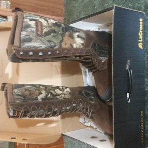 Lacrosse mens size 8 boots ( Brand New) in the box.